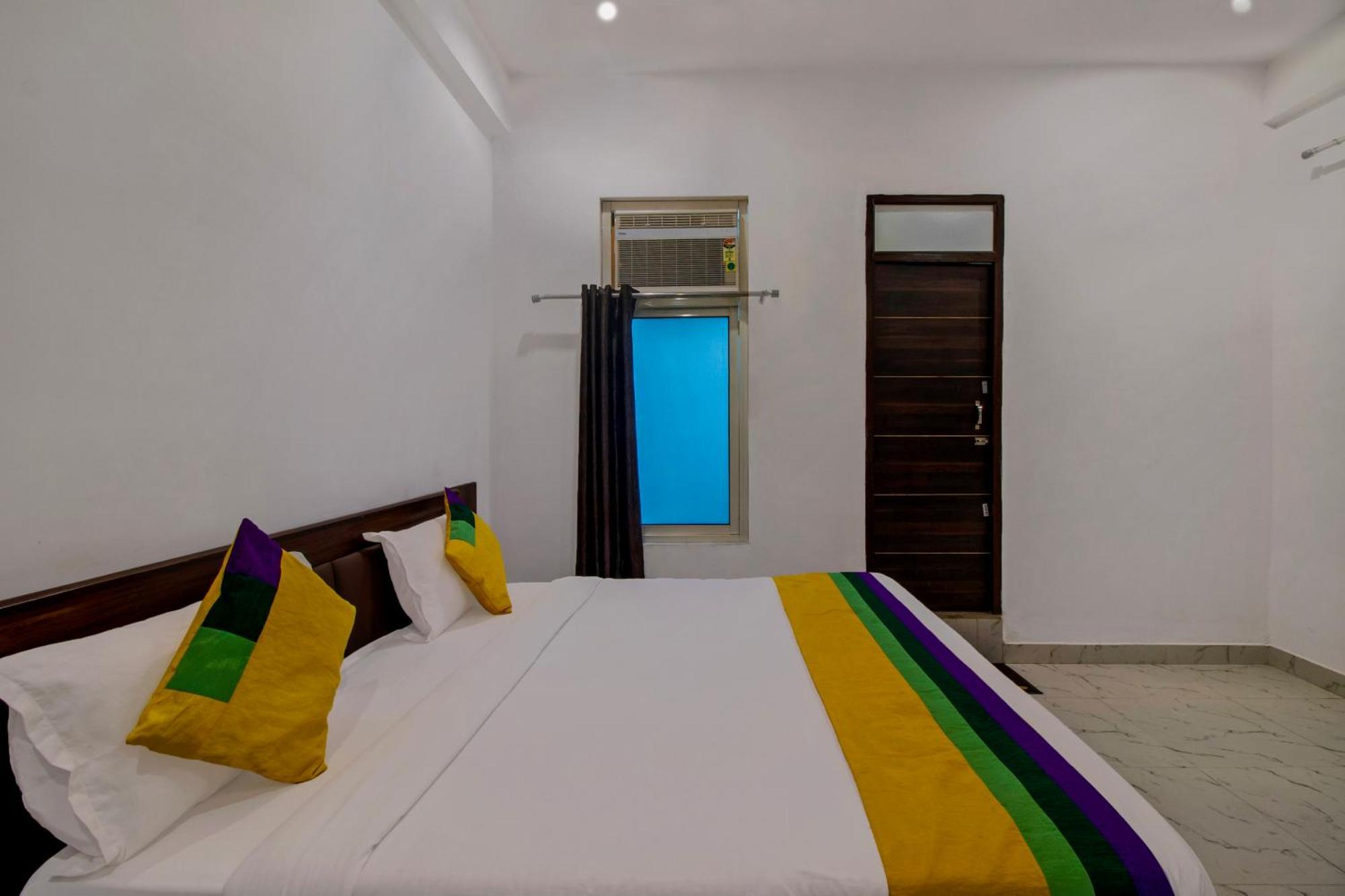 Hotel O Om Pushp Residency Mathura Exterior foto