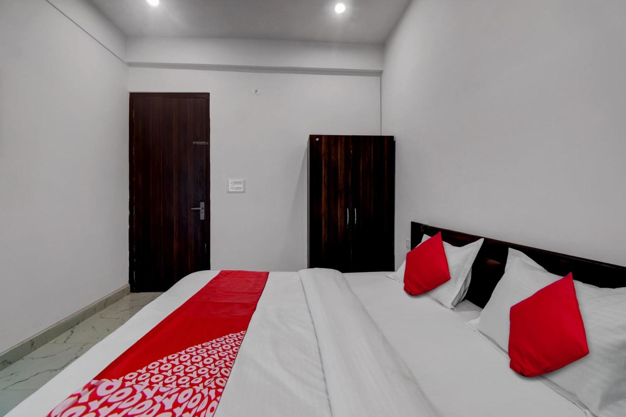 Hotel O Om Pushp Residency Mathura Exterior foto