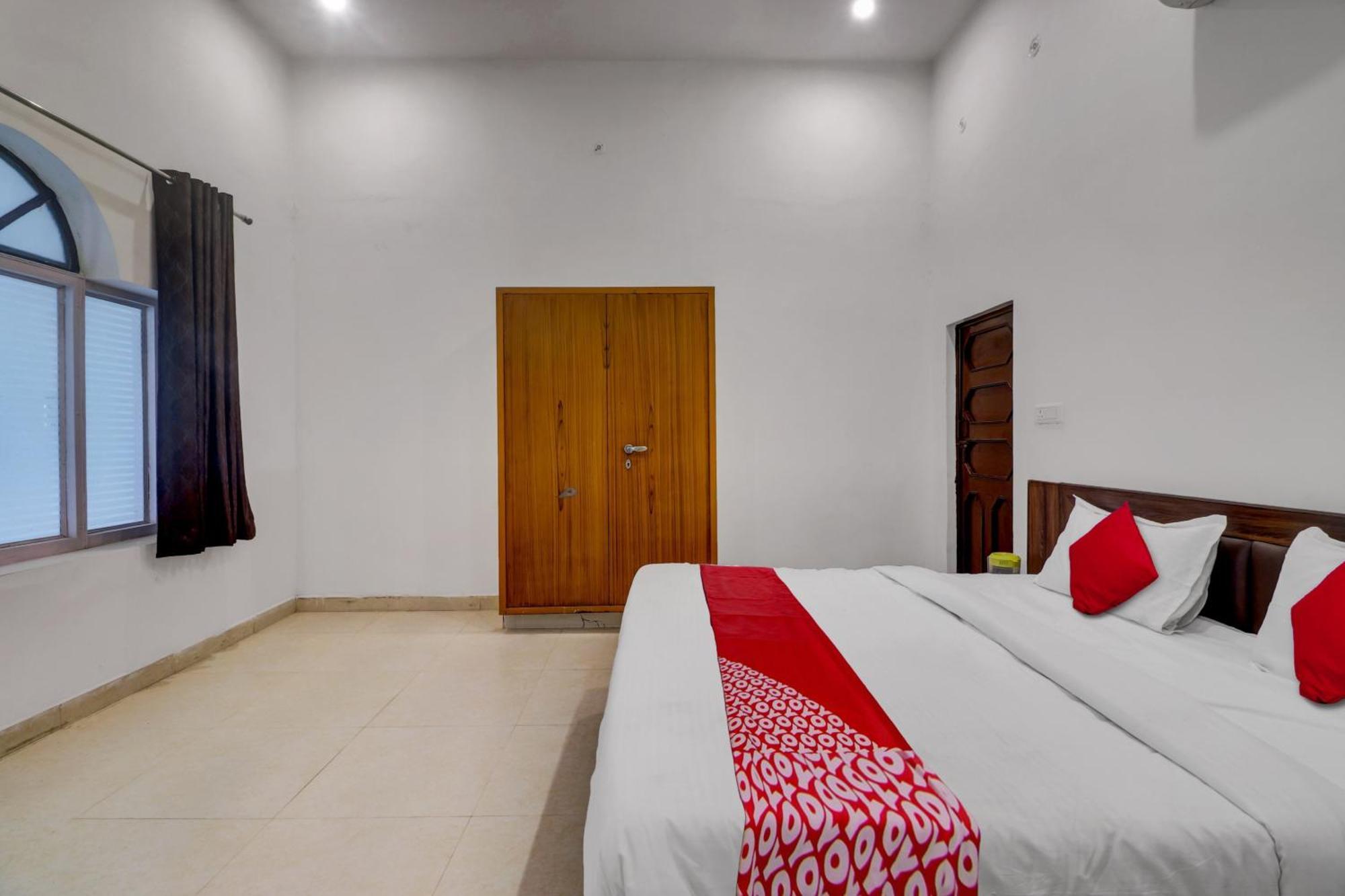 Hotel O Om Pushp Residency Mathura Exterior foto