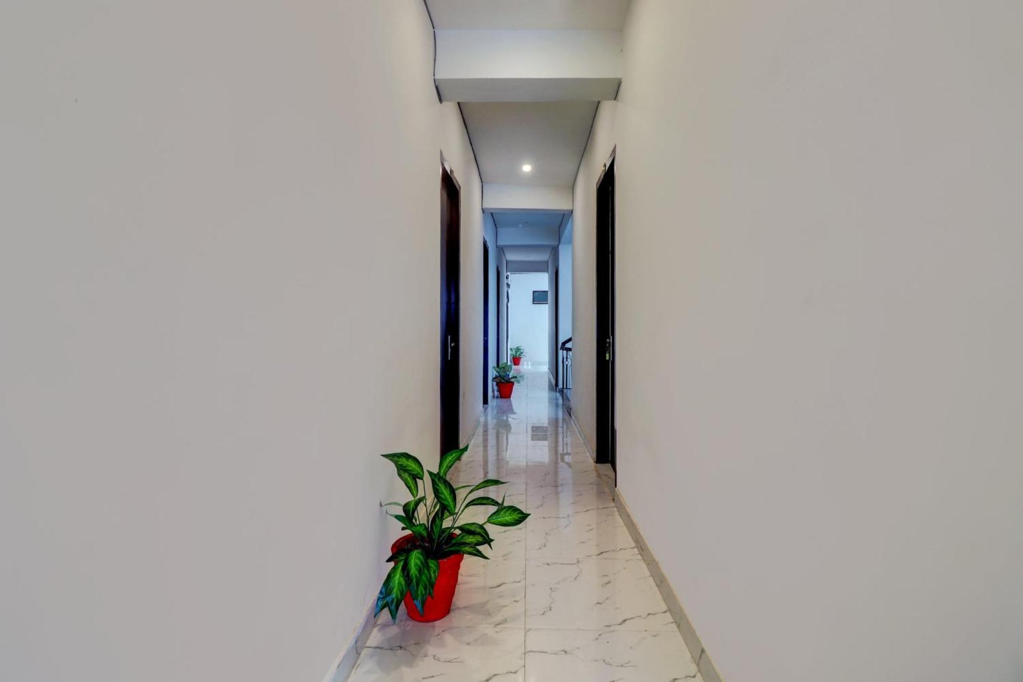 Hotel O Om Pushp Residency Mathura Exterior foto