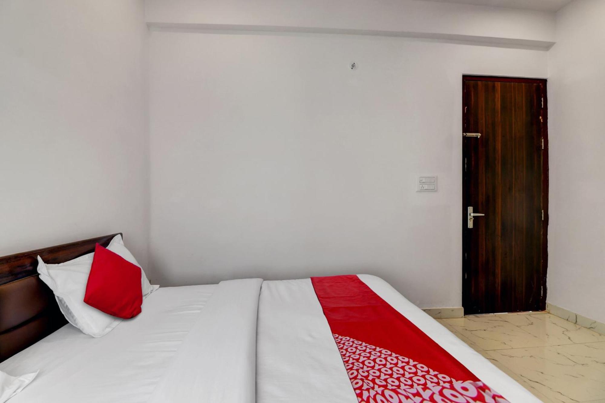 Hotel O Om Pushp Residency Mathura Exterior foto